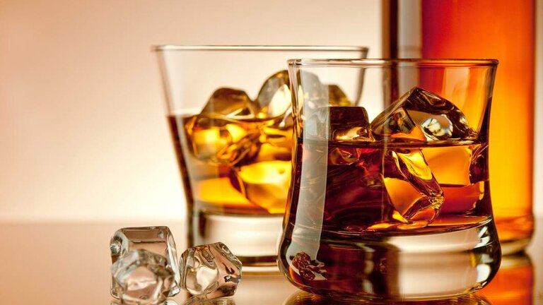 alcohol-brandy-whisky-glass-ice-drink-1593176-pxhere.com