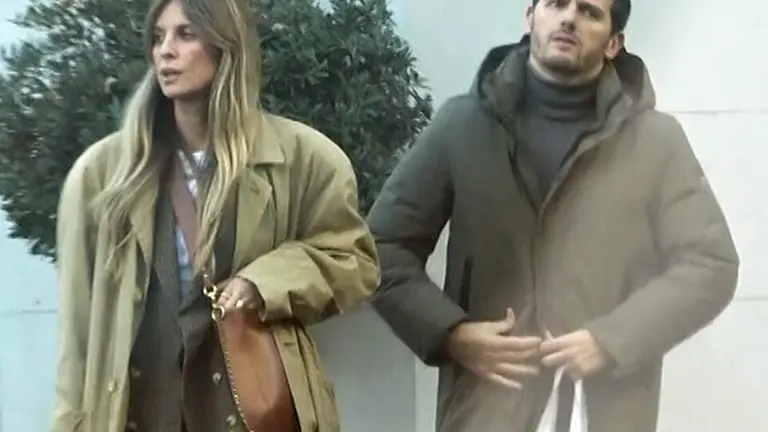 Albert Rivera y su novia, Carla Cotterli acuden a hacer compras de navidad por el centro de Madrid a 27 de Diciembre de 2024 en Madrid (España).