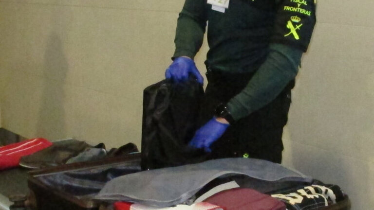 Agente de la Guardia Civil en la operaci&oacute;n