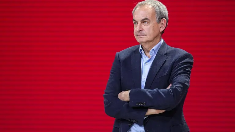 El secretario general del PSOE de 2000 a 2012 y presidente del Gobierno de España de 2004 a 2011, José Luis Rodríguez Zapatero, durante los premios Rosa Manzano en el primer día del 41 Congreso Federal del PSOE.