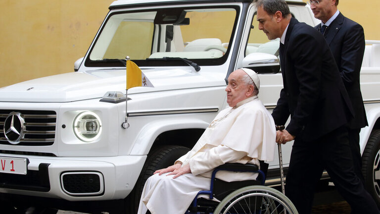 El papam&oacute;vil se convertir&aacute; en un hospital m&oacute;vil para los ni&ntilde;os de Gaza a petici&oacute;n del Papa Francisco. (Foto: Europa Press / Evandro Inetti)