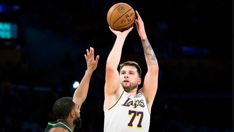 DAZN, Amazon y Movistar Plus+ pujan por la NBA en Espa&ntilde;a.