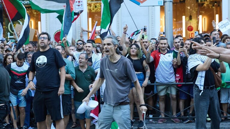 Madrid recibe la etapa final de la Vuelta Ciclista a Espa&ntilde;a marcada por las protestas propalestinas