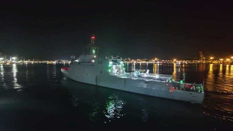 El buque de acci&oacute;n mar&iacute;timo 'Furor' zarpa del Arsenal de Cartagena (Firma: Armada).