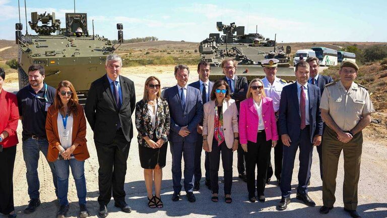 El 8x8 Drag&oacute;n bajo presi&oacute;n del Ministerio de Defensa.