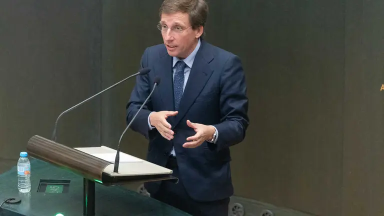 El alcalde de Madrid, José Luis Martínez-Almeida, durante una sesión ordinaria del Pleno del Ayuntamiento de Madrid, en el Palacio de Cibeles, a 28 de octubre de 2025. (Foto: Eduardo Parra / Europa Press)