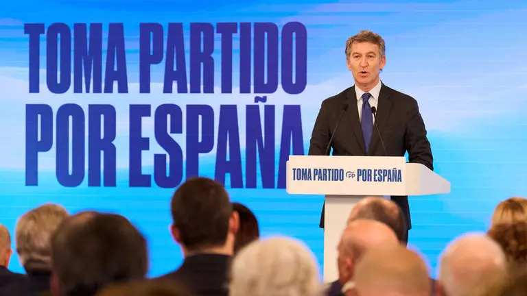 El presidente del Partido Popular, Alberto Núñez Fejióo, interviene durante la presentación del Plan Nacional de Autónomos, en el Edificio Bisalia del PCTCAN, a 5 de noviembre de 2025, en Santander, Cantabria. (Juanma Serrano / Europa Press)