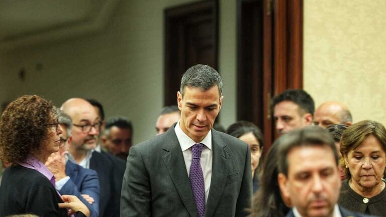 El presidente del Gobierno, Pedro S&aacute;nchez, asiste a la presentaci&oacute;n de la serie de ficci&oacute;n 'Anatom&iacute;a de un instante', en el Congreso de los Diputados, a 20 de noviembre de 2025, Madrid (Espa&ntilde;a). (Ricardo Rubio / Europa Press)