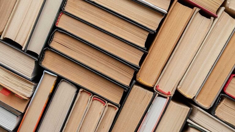 Todo est&aacute; en los libros. Freepik