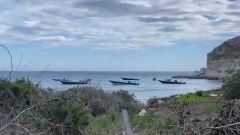 Narcolanchas descargando droga en playas (Foto: AUGC).
