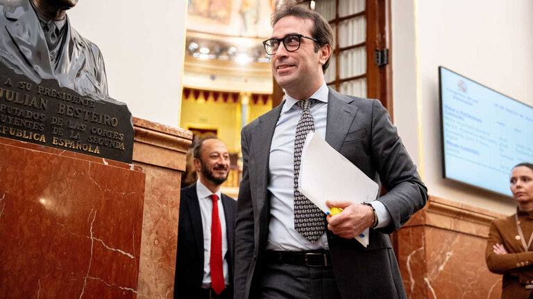 El ministro de Econom&iacute;a, Comercio y Empresa, Carlos Cuerpo, a su salida de una sesi&oacute;n plenaria, en el Congreso de los Diputados, a 26 de marzo de 2026, en Madrid (Gabriel Luengas / Europa Press)