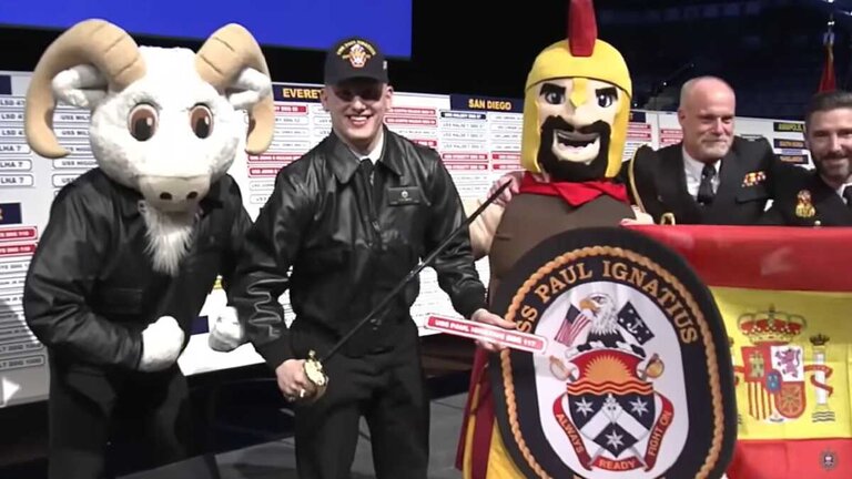 El primero de la promoci&oacute;n de 2026 en la US Naval Academy.