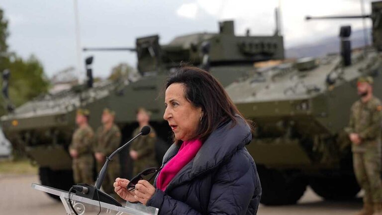 Margarita Robles, en un acto de entrega de los Veh&iacute;culos de Combate sobre Ruedas VCR 8x8 Drag&oacute;n al Ej&eacute;rcito de Tierra (Firma: Mari&aacute;n Le&oacute;n / Europa Press).