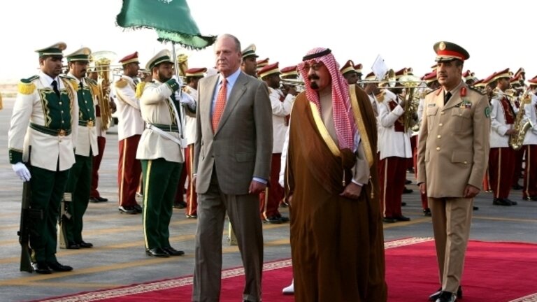 El rey durante su viaje a Arabia Saud&iacute; en 2006.