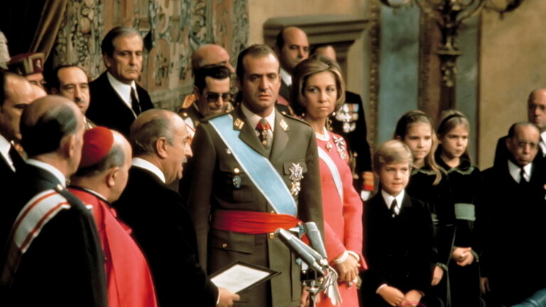 Don Juan Carlos en la ceremonia de proclamaci&oacute;n como rey.
