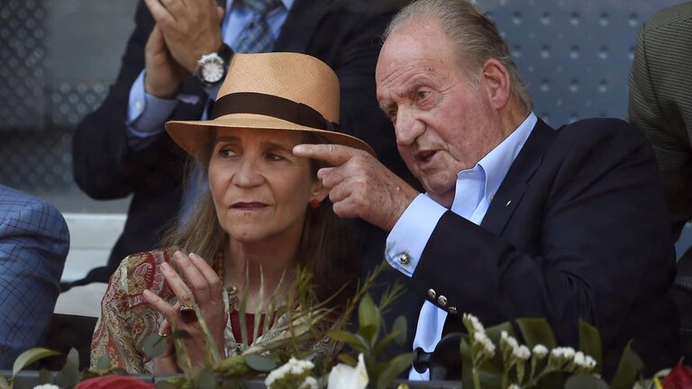 La infanta Elena junto a su padre, don Juan Calos en el Madrid Mutua Open. Foto de archivo.