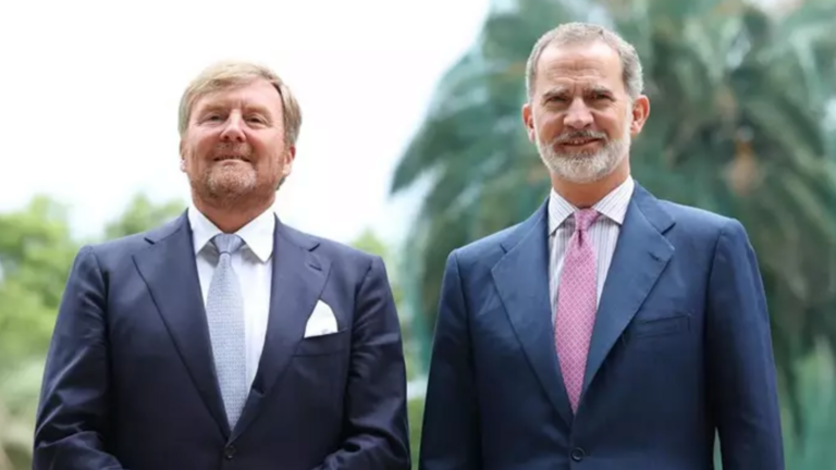El Rey Felipe VI posa junto al Rey de los Pa&iacute;ses Bajos, Guillermo Alejandro