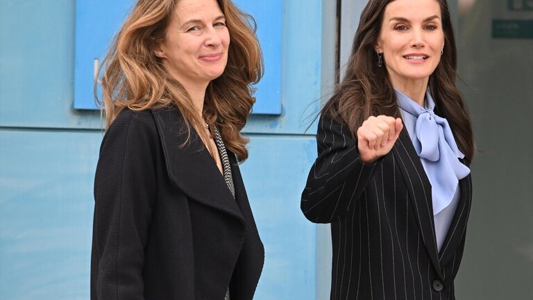 Archivo - La Reina Letizia y la jefa de la Secretar&iacute;a de la Reina, Mar&iacute;a Dolores Oca&ntilde;a, en una imagen de archivo - EUROPA PRESS - Archivo