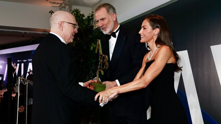 Felipe VI destaca el papel del periodismo &eacute;tico como escudo democr&aacute;tico en los Premios ABC