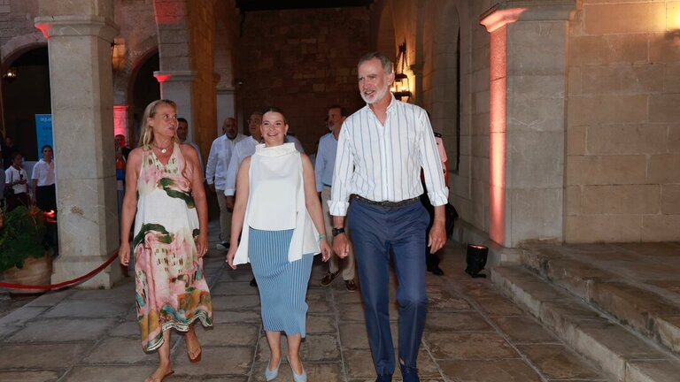 Leonor y Sof&iacute;a quieren romper&nbsp;con Marivent: Santander o Galicia, las nuevas apuestas reales