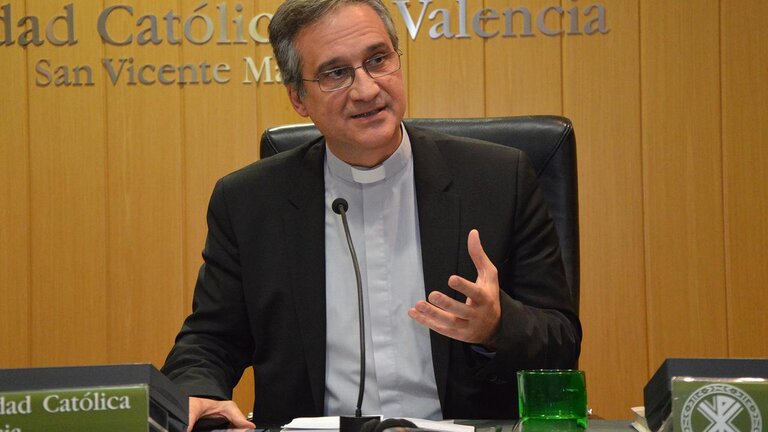 Monse&ntilde;or Dario Eduardo Vigan&ograve;, prefecto de la Secretar&iacute;a de Comunicaci&oacute;n de la Santa Sede. 