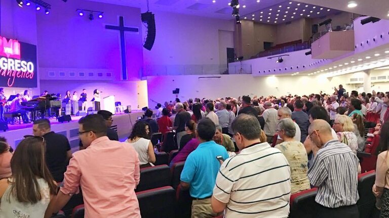 Inicio del VIII Congreso Evang&eacute;lico. 