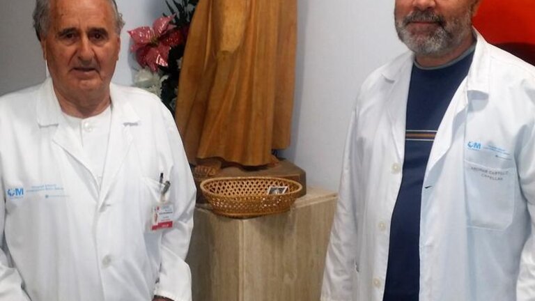 Los sacerdotes Juan Pedro y Andr&eacute;s, capellanes del Hospital Ni&ntilde;o Jes&uacute;s. 