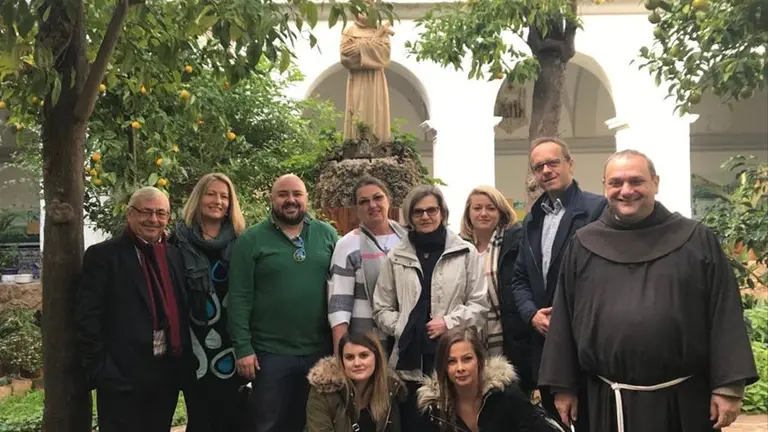 Turoperadores polacos en el monasterio de Santo Espíritu de Gilet (Valencia).
