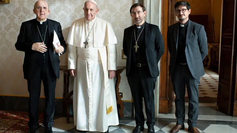 Osoro José Cobo y Javier Belda con el Papa Francisco. Vatican Media. Imagen de Archivo.