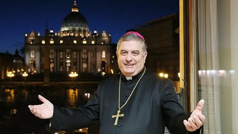 Monseñor José Rodríguez Carballo. 