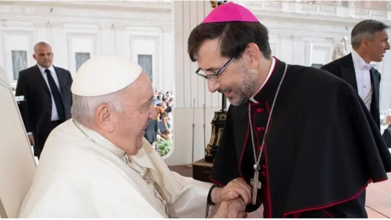 José Cobo con el Papa Francisco.