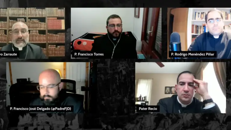 Sacerdotes del programa "La Sacristía de La Vendée".