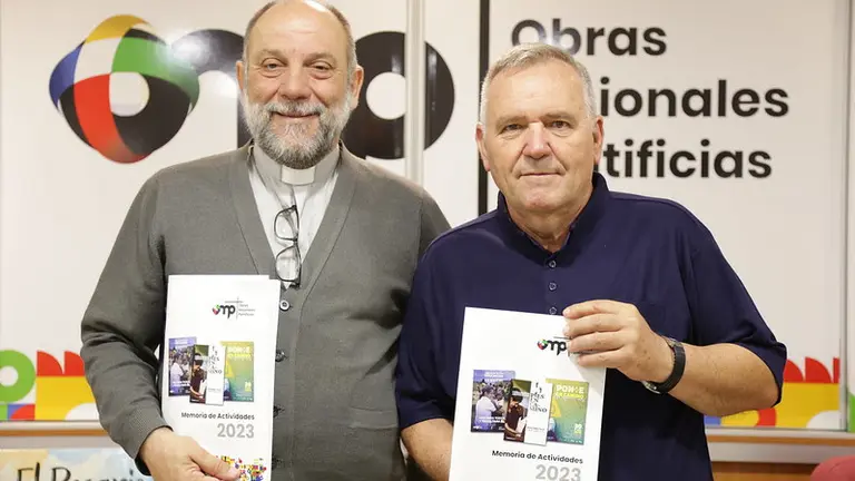José María Calderón, director de OMP España, junto con Serafín Suárez, misionero del IEME, en la presentación de la memoria de actividades de OMP 2023.