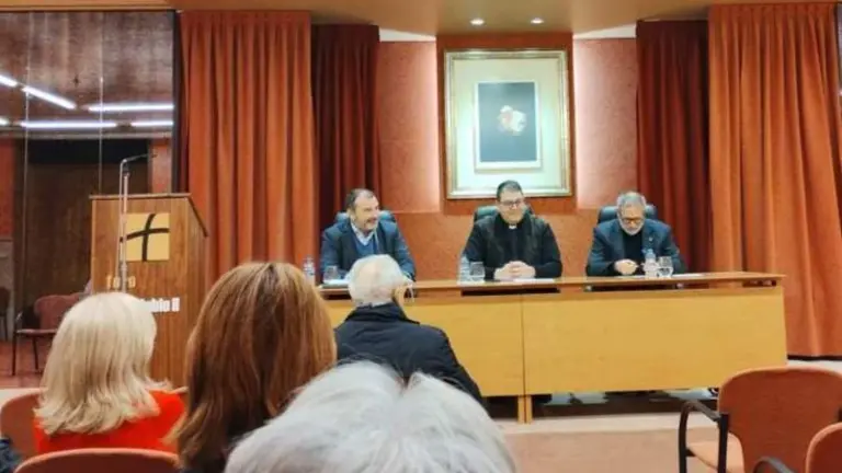 P. Carlos Martínez Oliveras, José Francisco Serrano y Avelino Revilla, párroco de la Basílica de la Concepción.
