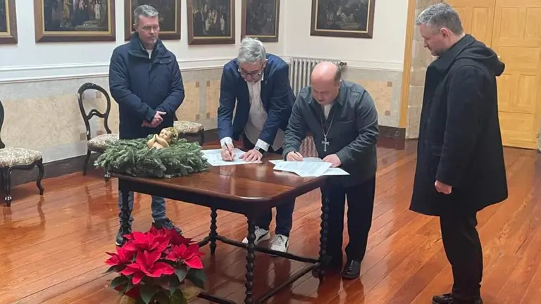El Arzobispado de Santiago y el Concello de Ames firman un acuerdo para desarrollar proyectos sociales y culturales