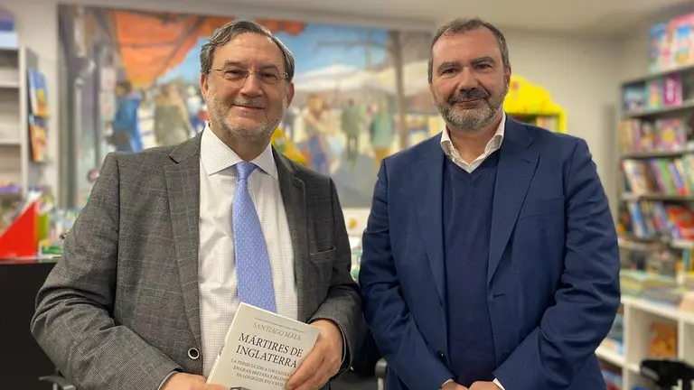 Santiago Mata con José Francisco Serrano en la presentación del libro. 