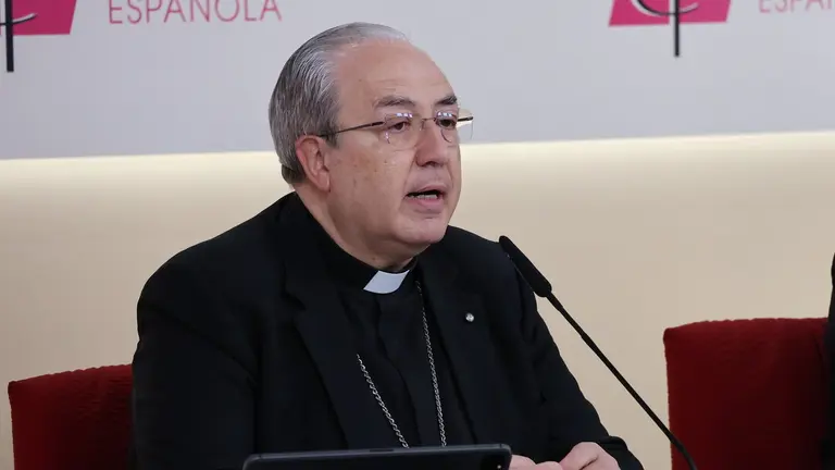Francisco César García Magán, secretario general y portavoz de la Conferencia Episcopal Española, durante la rueda de prensa.