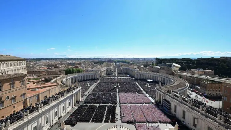 Santa misa exequial del difunto Romano Pontífice Francisco, 26 de abril de 2025.   (VATICAN MEDIA Divisione Foto).
