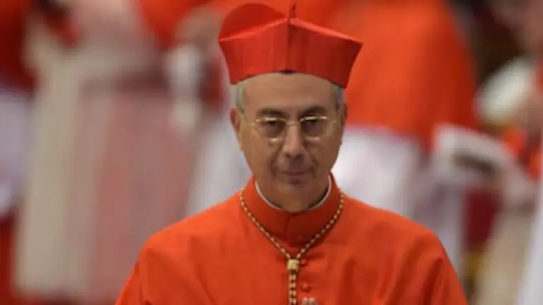 Dominique Mamberti el cardenal protodiácono que pronunciará la famosa frase “habemus papam”.