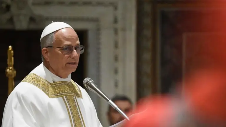 El Papa León XIV preside la santa misa "pro Ecclesia" con los cardenales este viernes 9 de mayo de 2025 por la mañana en la Capilla Sixtina.