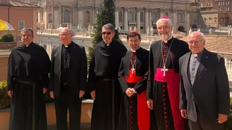 En la foto: J.A. Cabrera, presidente del Instituto Patrístico; D. Amigo, prior provincial; A. Moral, prior general O.S.A; card. José Cobo; mons. L. Marín; A. Camino, vicario episcopal.