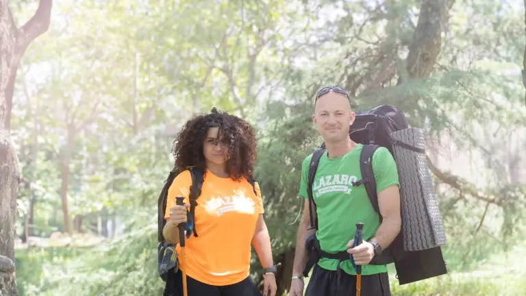 Marco e Ilde cruzando los Pirineos a favor de los Hogares Lázaro.