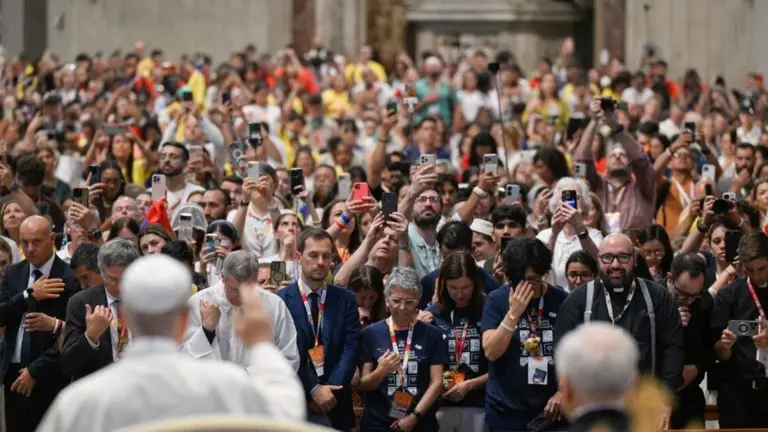 El Papa saluda a los misioneros digitales al final de la Misa Jubilar dedicada a ellos  (@Vatican Media).