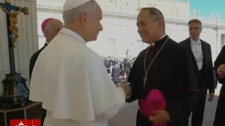 Monseñor Juan Ignacio Arrieta con el Papa León XIV en el Jubileo de los Trabajadores por la Justicia, 20 de septiembre de 2025.