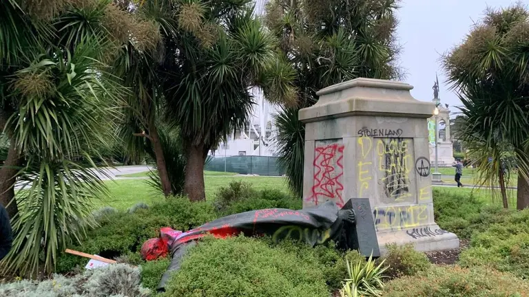Vandalismo contra una estatua católica en Estados Unidos. 
