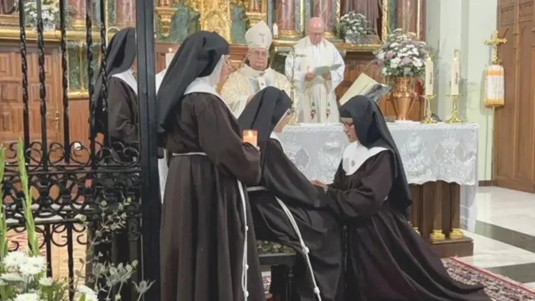 Profesión solemne de Sor Maria Rocio, Clarisa de Badajoz. © Clarisas de Badajoz.