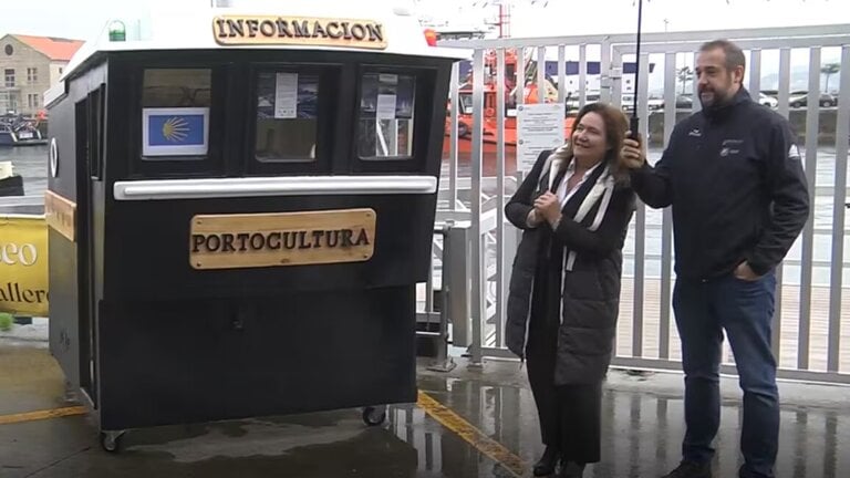 La delegada territorial de la Xunta en Vigo, Ana Ortiz, durante la presentaci&oacute;n de un nuevo Punto de Informaci&oacute;n del Camino de Santiago en la d&aacute;rsena de PortoCultura, en el puerto de Vigo.