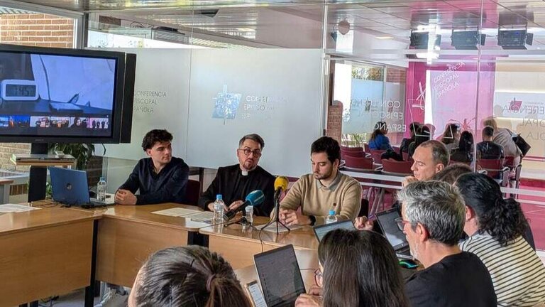 Jorge Mora, Florentino P&eacute;rez y Daniel Matanzas en la presentaci&oacute;n de la campa&ntilde;a.