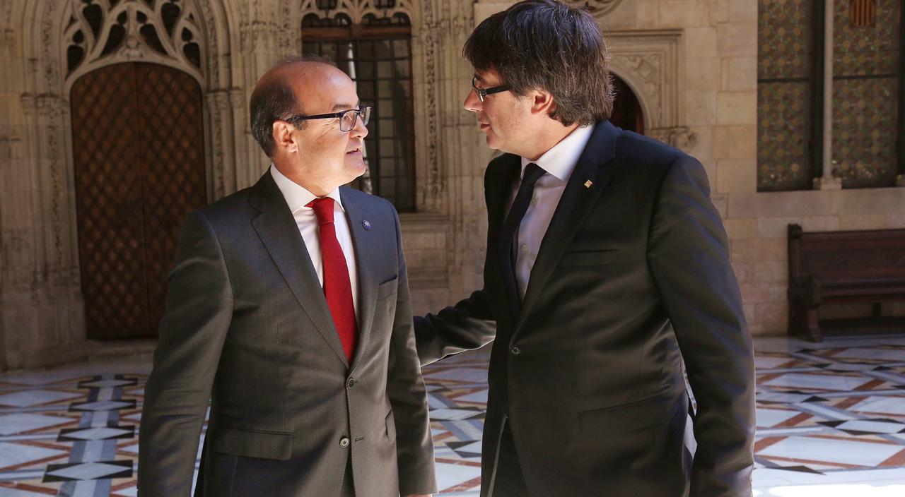Jesús María Barrientos, en una foto de archivo con Carles Puigdemont.