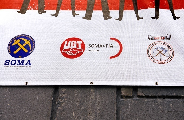 Anagramas del SOMA y de UGT de Asturias.